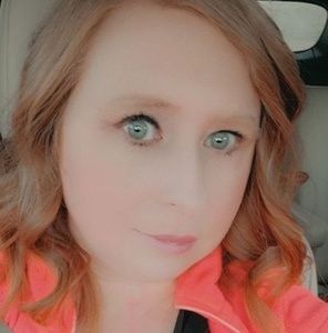Meet your Posher, Cassandra